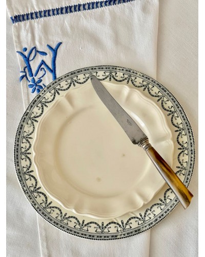 LIMITED TO 1 SET "LOUIS XVI'S GARLAND" FLAT PLATE, SARGMINNE FLOWER RIM PLATE, KNIFE