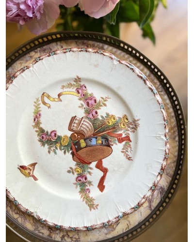 「楽器と小鳥と花」の平皿 19世紀・エミール・ブルジョワ