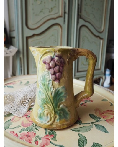 Vase barbotine d'Onnaing art nouveau décor raisin