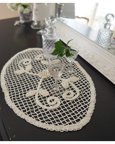 HAND-KNITTED ROSES DOILY OVAL