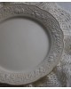 Lot une assiette plate blanche Digoin Sarreguemines 1920-1950 estampillé fruits, une tasse, sous tasse et un napperon blanc