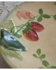 Assiette barbotine décor fraise, Choisy le roi HB & Cie petit éclat