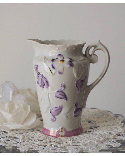Petit pot décor violettes en relief