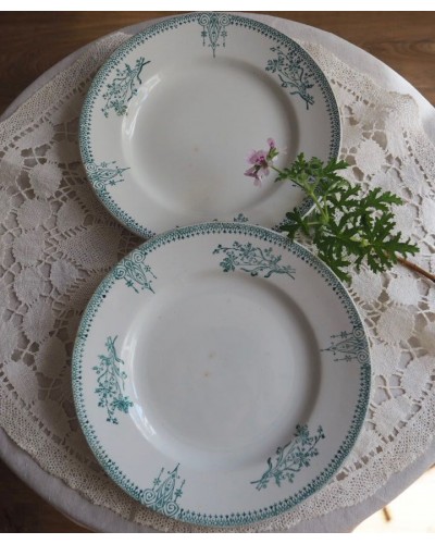 2 Assiettes Plates Céramique de St. Amand-les-Eaux, Bordure Verte Florale 1932