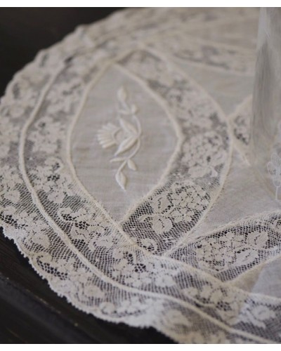 DOILY OF NORMANDY LACE ROUND