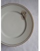Assiette plate en porcelaine JBL modèle Mansard filet riseret d'or et riseret noir, monograme SV plus courone