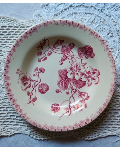 Assiette creuse rose porcelaine opaque de Gien, terre de fer, modele Capucines