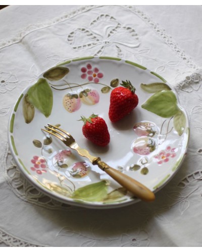 Assiette Barbotine décor fraises fait main
